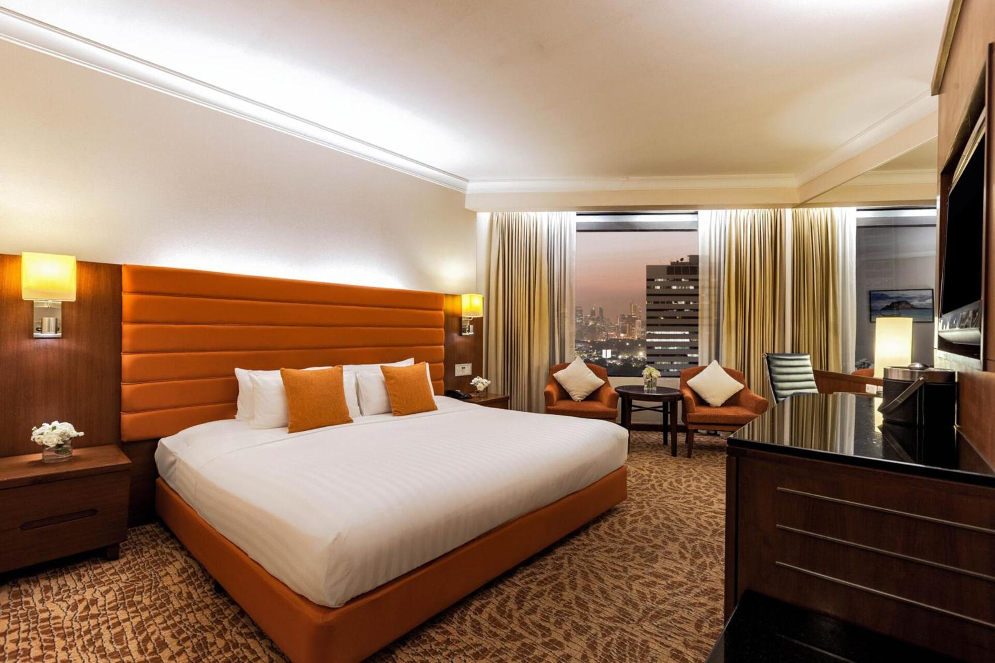 Rembrandt Hotel&Suites SHA Plus Certified Bangkok Eksteriør billede